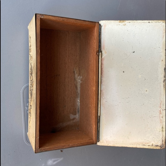 White Detailed Metal box Benson and Hedges Tobacco Box - Picture 2 of 4